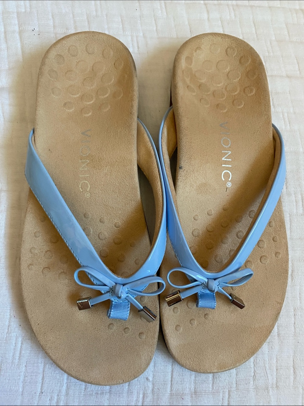 VIONIC Light Blue Patent Bow Thong Sandals